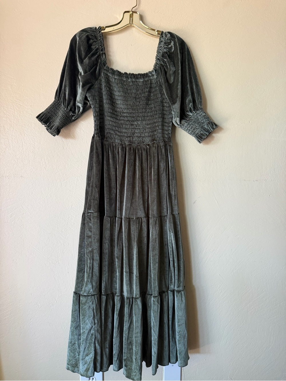 Green velvet midi dress smocked puff sleeve Baltic born Vivaldi Med runs large
